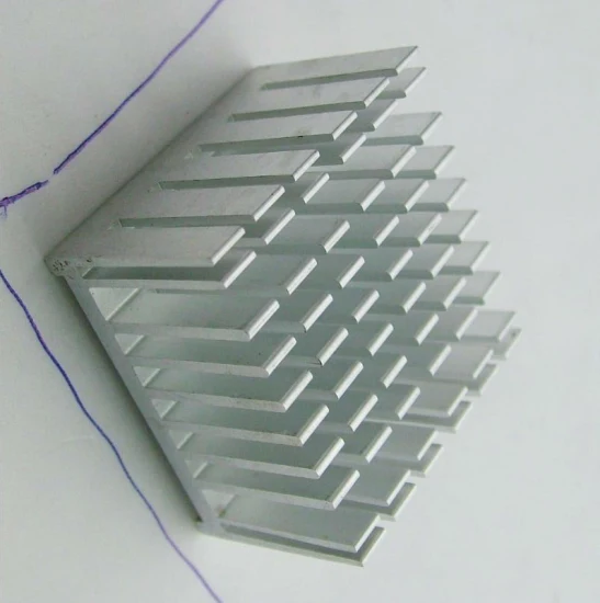 Prototipo de hardware de procesamiento de metales de precio de disipador de calor de aluminio CNC de extrusión disponible en fábrica